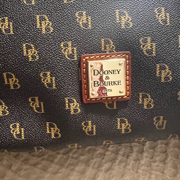 Dooney and Bourke bag.  Brand new condition - Picture 4 of 4